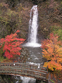 秋の不動の滝（仙人修行の滝、平成17年11月24日撮影）
