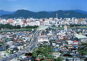 福島市の信夫山全景