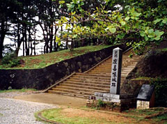 座喜味城（ざきみぐすく）址への入り口